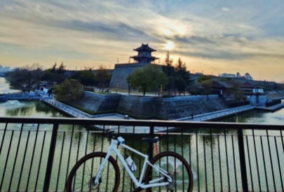 Cycle on Xi’an Ancient City Wall