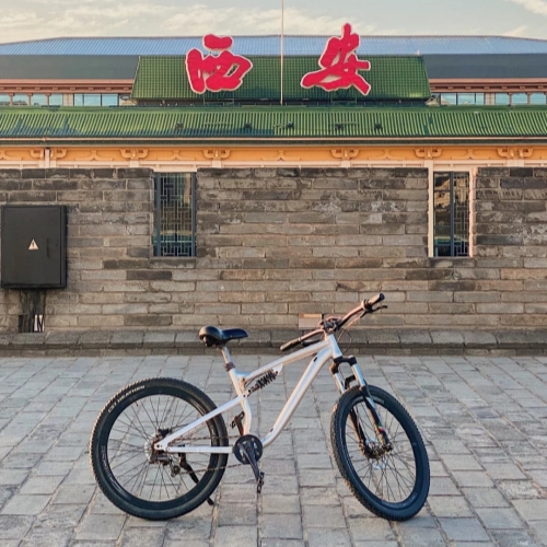 Cycle on Xi'an City Wall