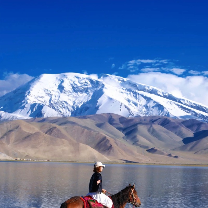 Karakul Lake