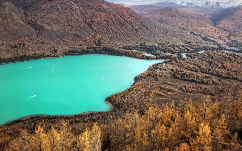 Autumn Kanas Lake
