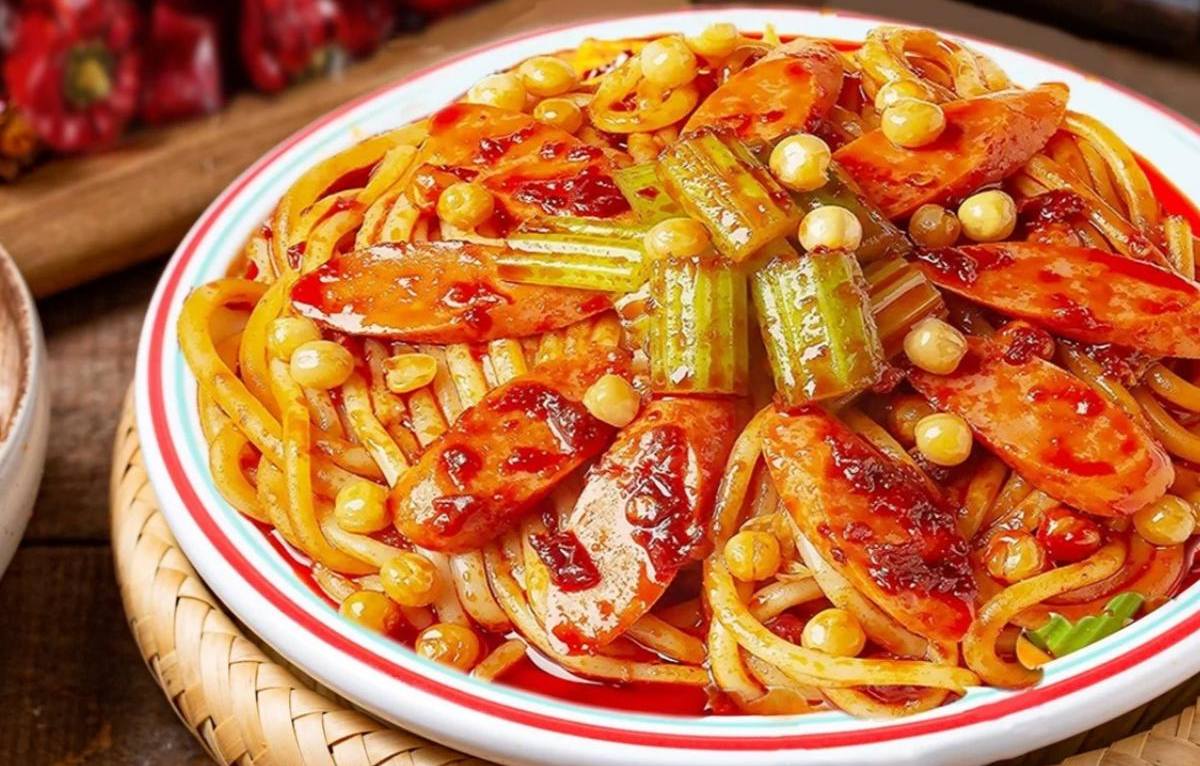 Xinjiang-Fried-Rice-Noodles