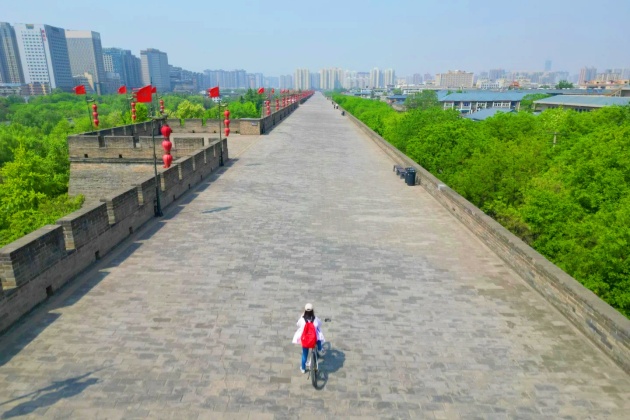 xi'an tour ancient city wall cycling